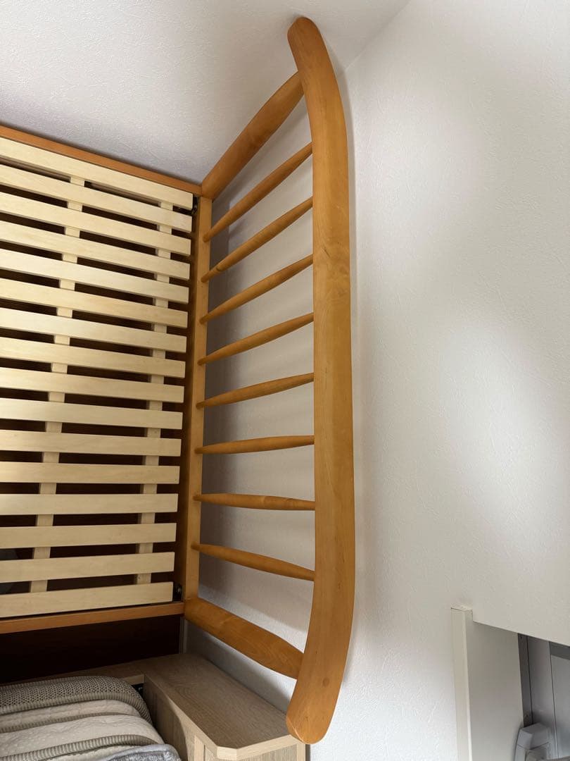 ベルメゾン バーチ材の背もたれ付きシングルベッド