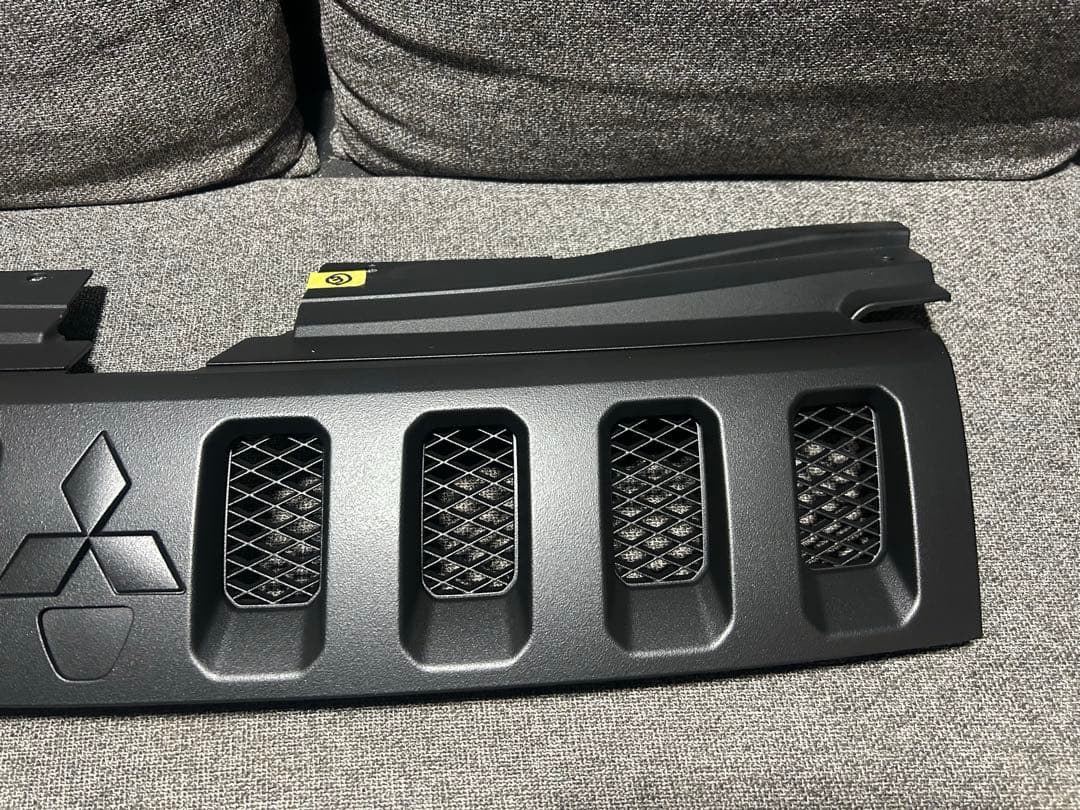 ③デリカＤ５‼️フロントグリル　送料込み‼️ラバーチッピング塗装