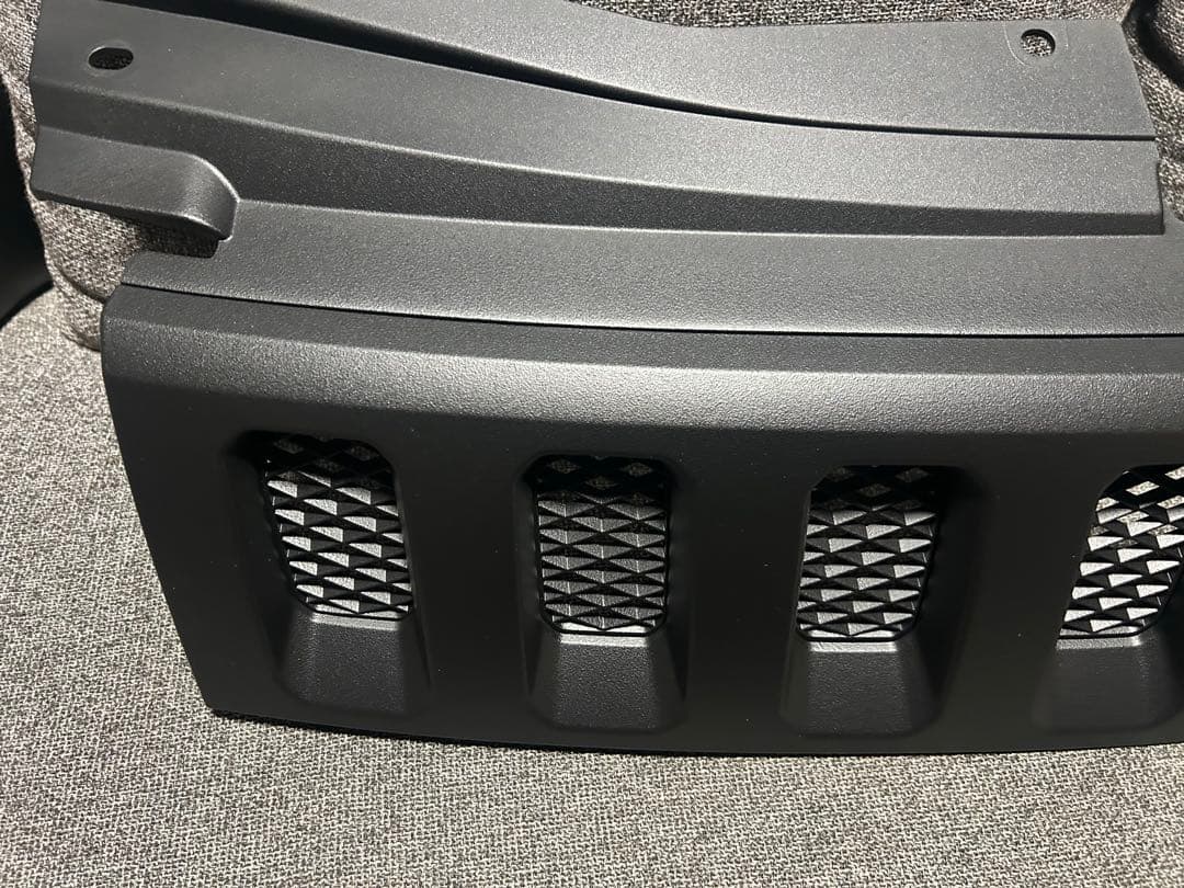 ③デリカＤ５‼️フロントグリル　送料込み‼️ラバーチッピング塗装