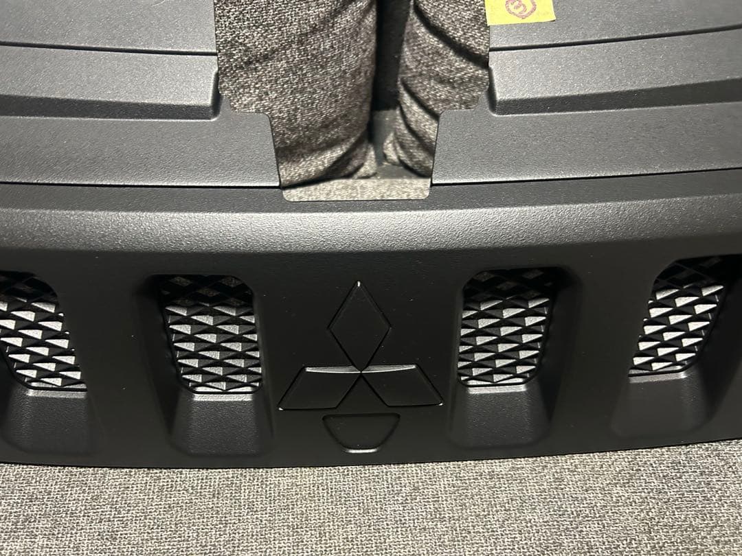 ③デリカＤ５‼️フロントグリル　送料込み‼️ラバーチッピング塗装