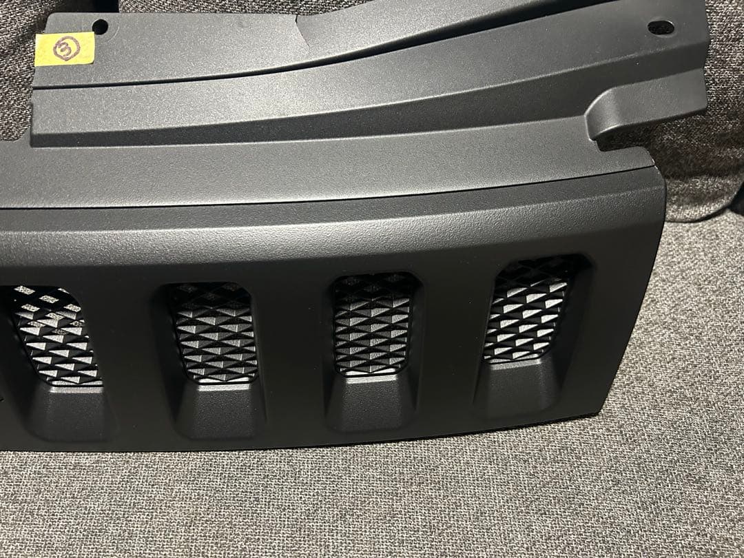 ③デリカＤ５‼️フロントグリル　送料込み‼️ラバーチッピング塗装