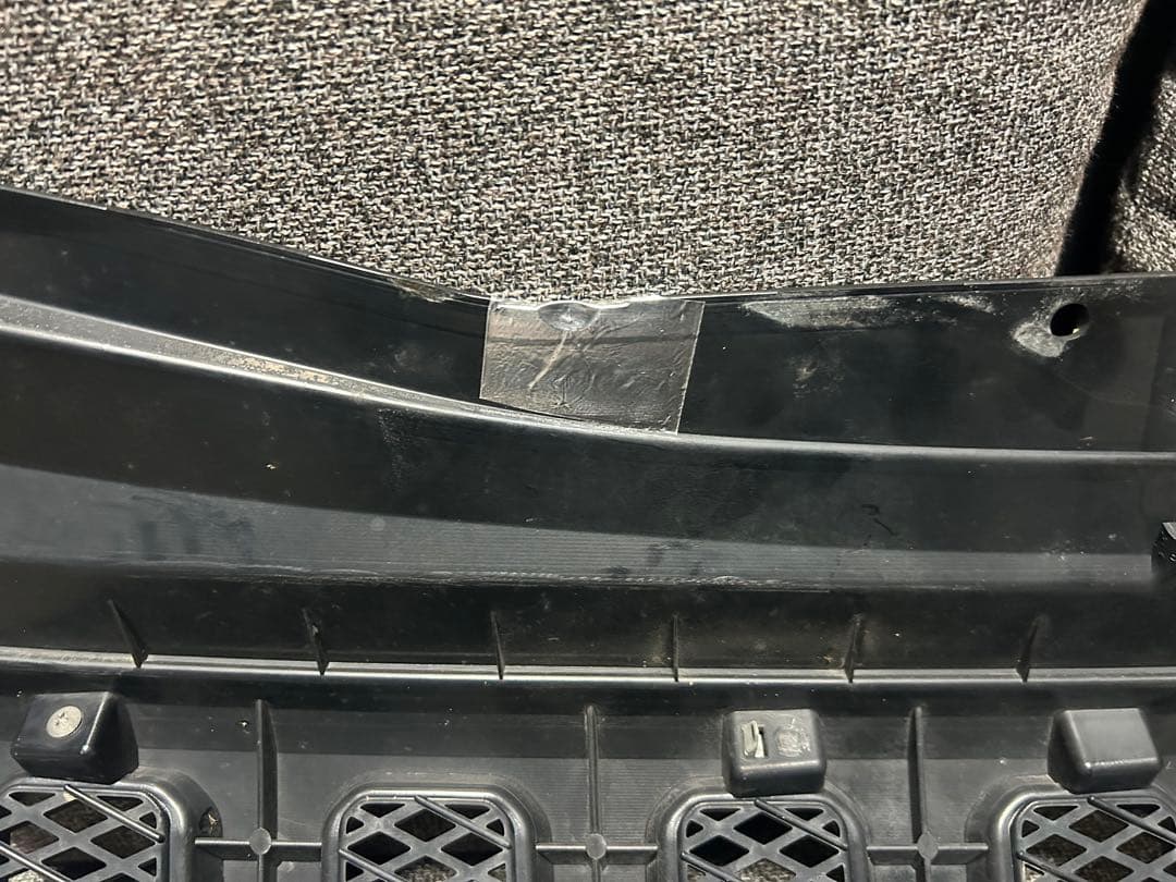 ③デリカＤ５‼️フロントグリル　送料込み‼️ラバーチッピング塗装