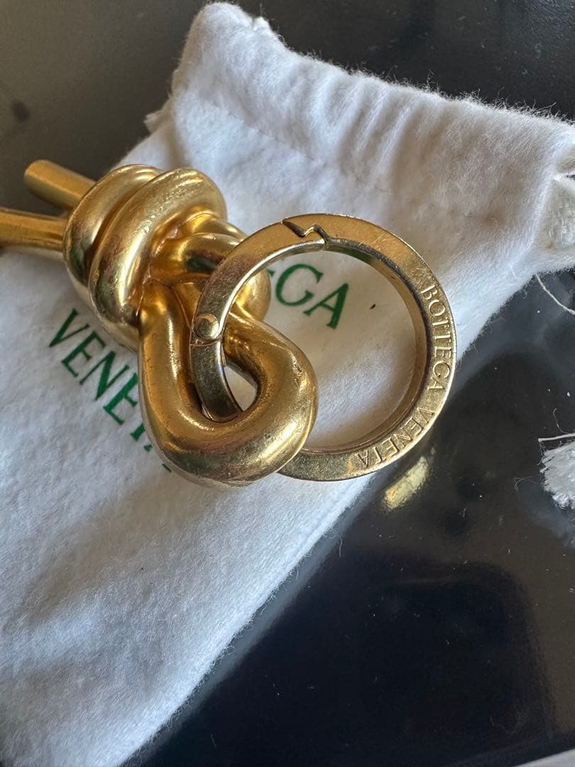 ツ*ア様 BOTTEGA VENETA ゴールド キーホルダー