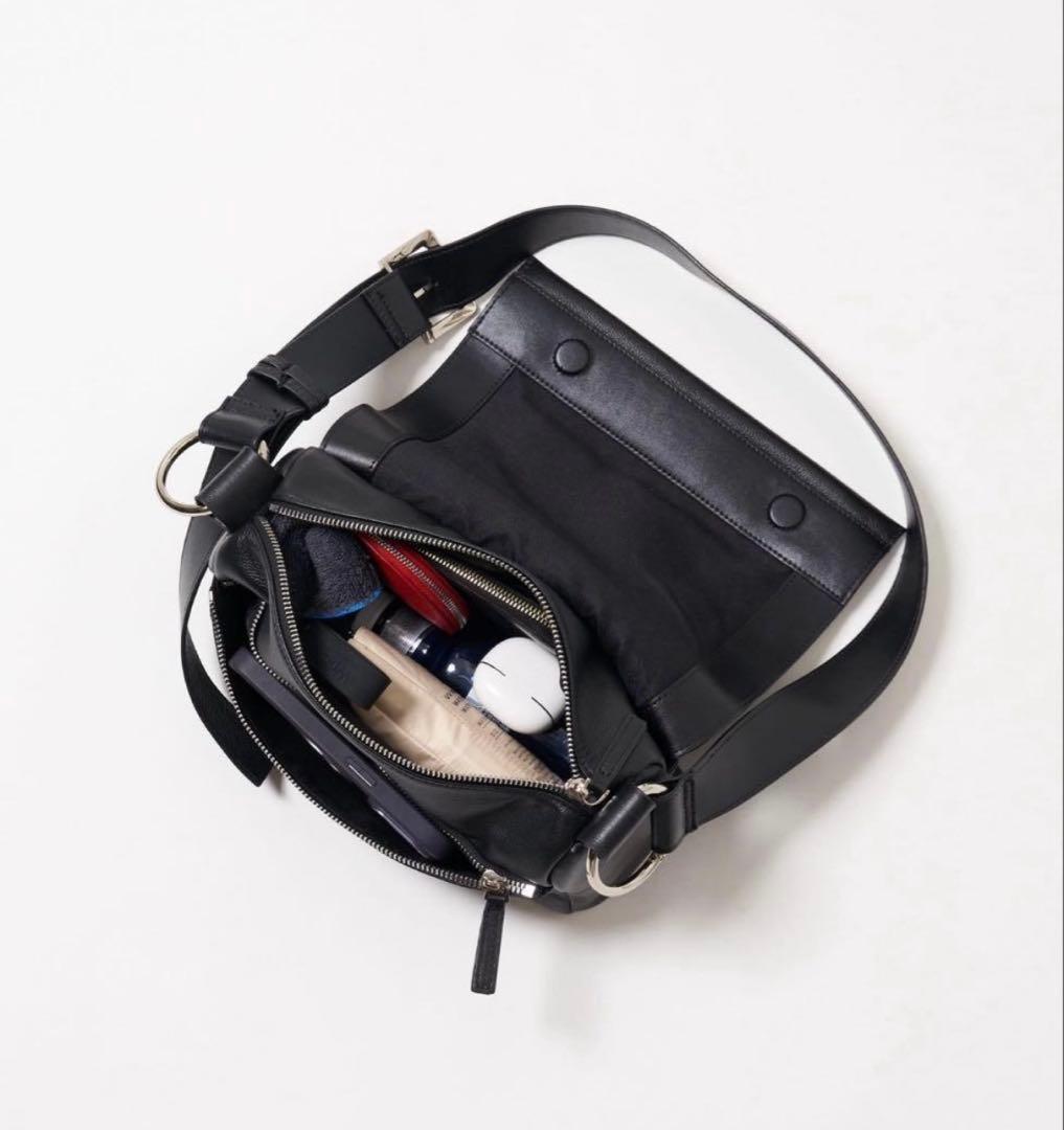 新品レザー ボディバッグ　ショルダーバッグ　黒