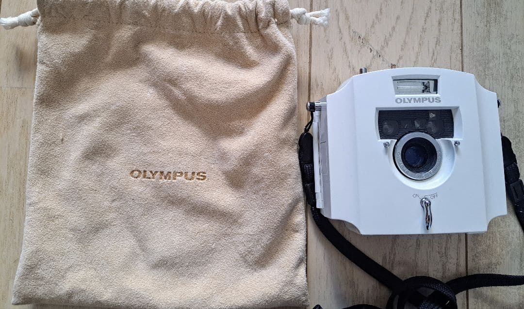 動作確認オリンパス エクリュ コンパクトフィルムカメラ電池入り！ケースストラップ
