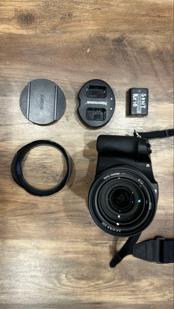 Sony DSC-RX10M3 24-600mm デジタルカメラ バッテリー複数