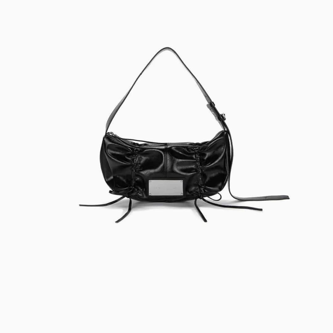 バッグ HALF SHIRRING RIBBON ROUND BAG IN BLACK