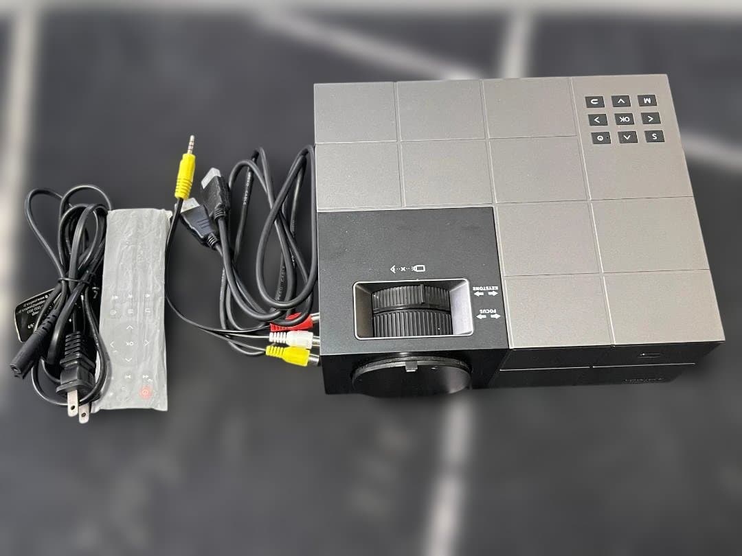 YOWHICK プロジェクター 手のひらサイズ