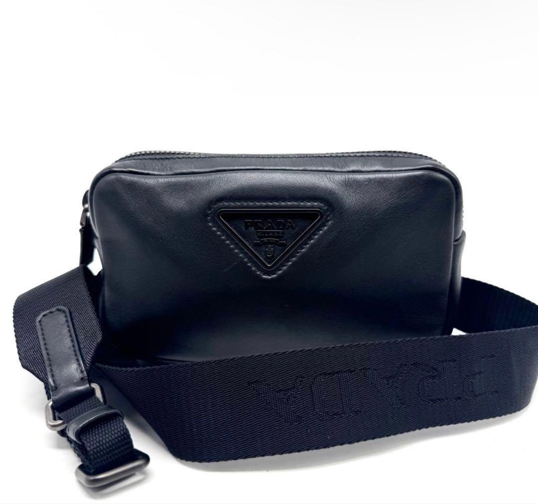 【未使用に近い】プラダ ショルダーバッグ レザー 黒