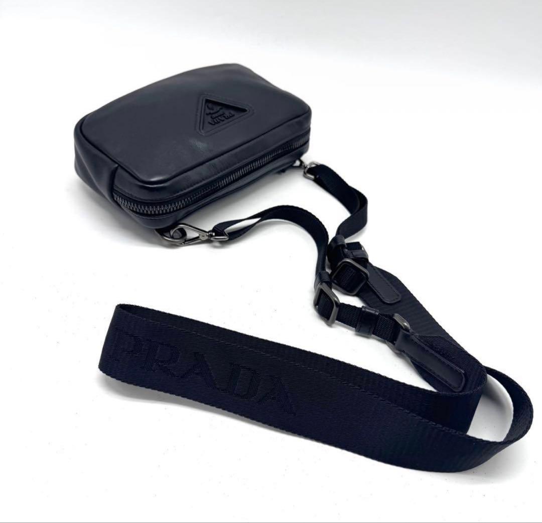 【未使用に近い】プラダ ショルダーバッグ レザー 黒