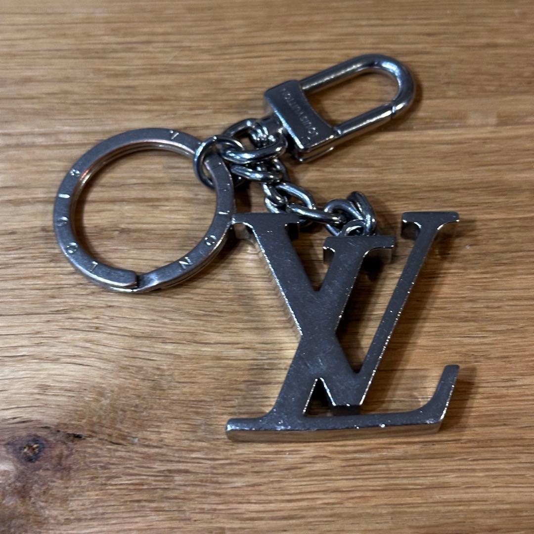 Louis Vuitton イニシャル キーホルダー