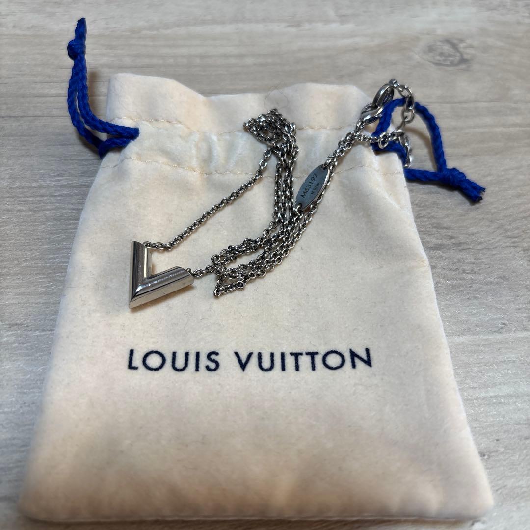 M*U様 ルイ・ヴィトン エセンシャルVネックレス