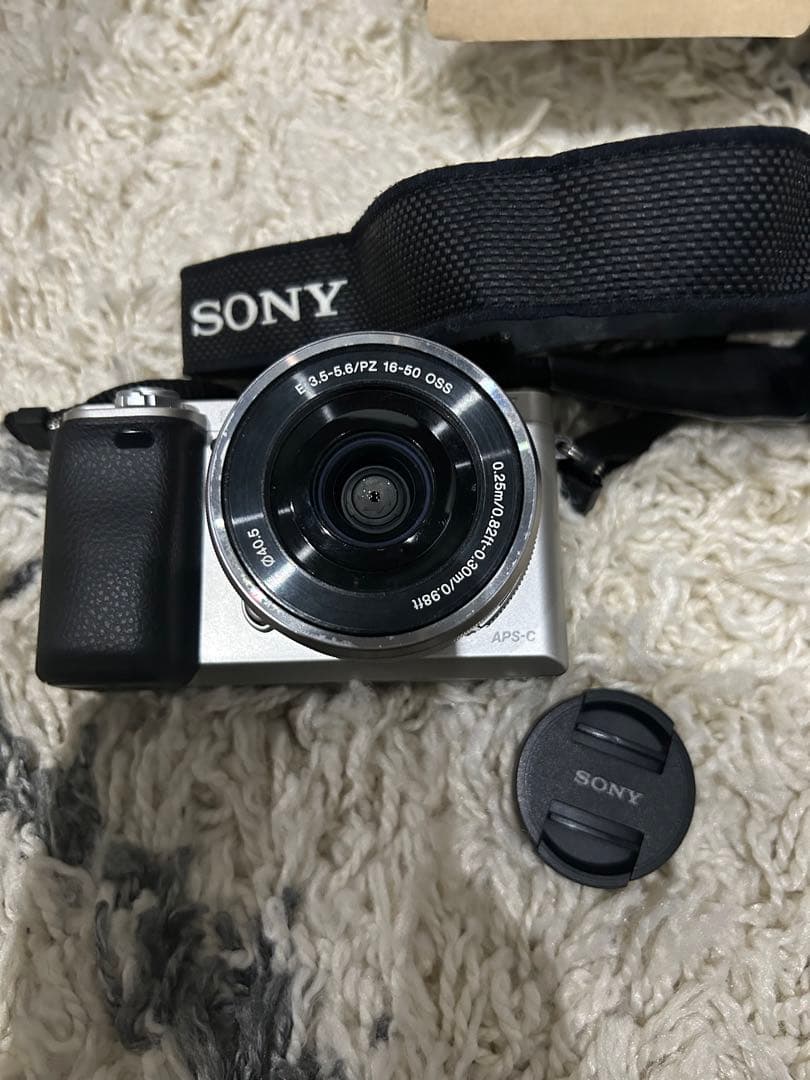 【期間限定値下げ】SONY α6000 ミラーレス一眼カメラ