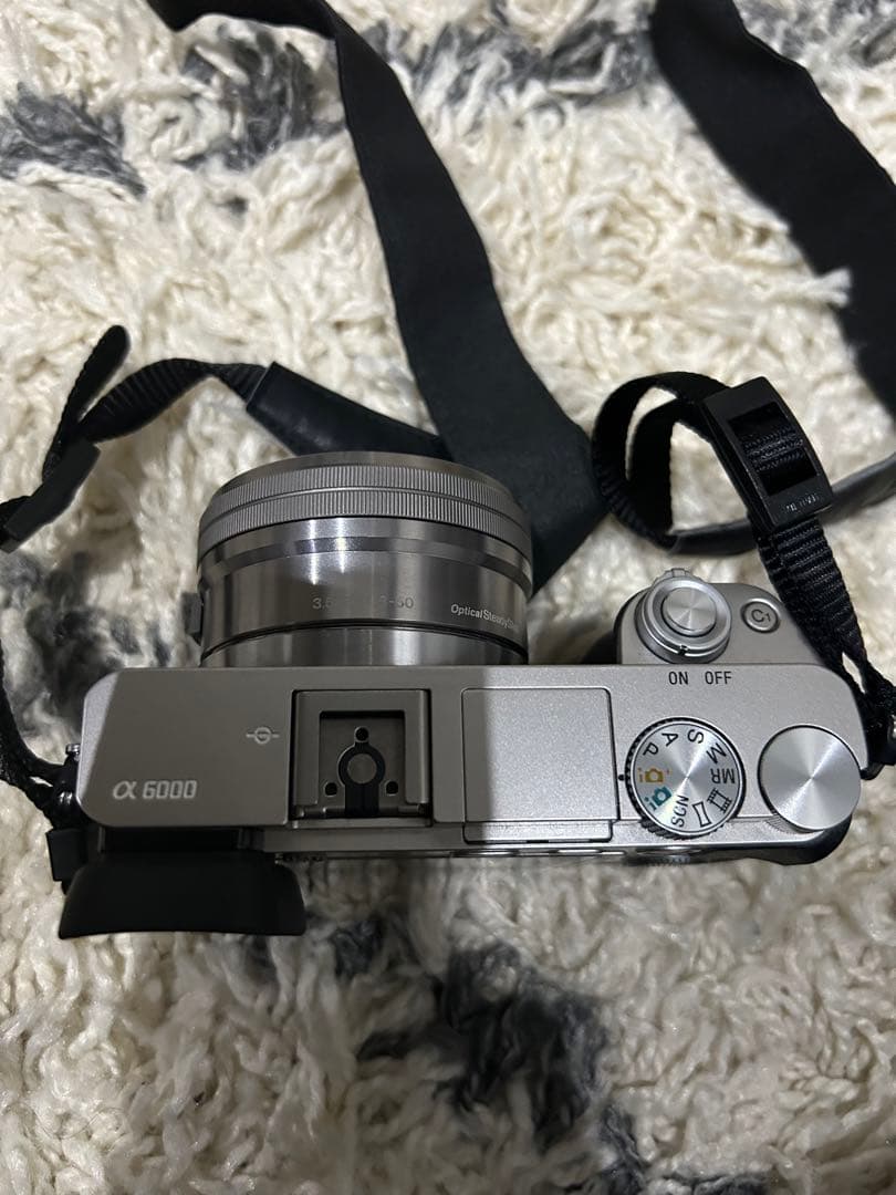 【期間限定値下げ】SONY α6000 ミラーレス一眼カメラ