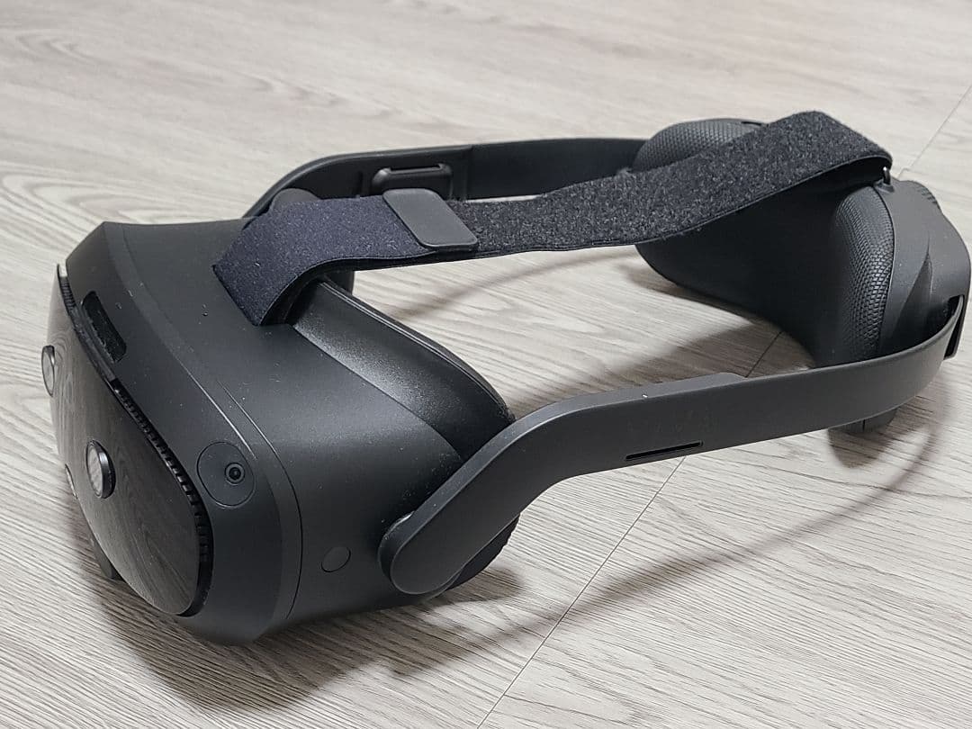 VIVE Focus Vision DP接続ケーブル&フェイシャルトラッカー