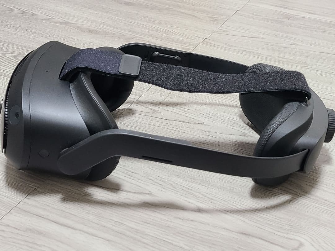 VIVE Focus Vision DP接続ケーブル&フェイシャルトラッカー