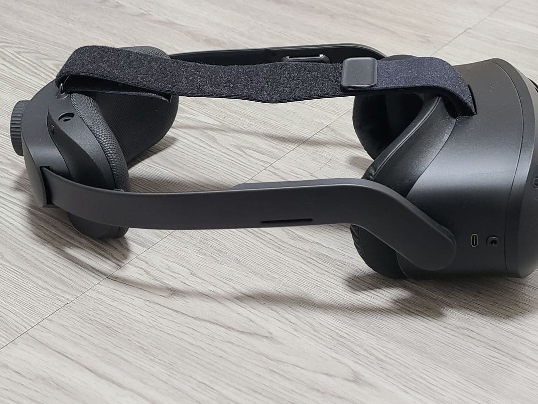 VIVE Focus Vision DP接続ケーブル&フェイシャルトラッカー