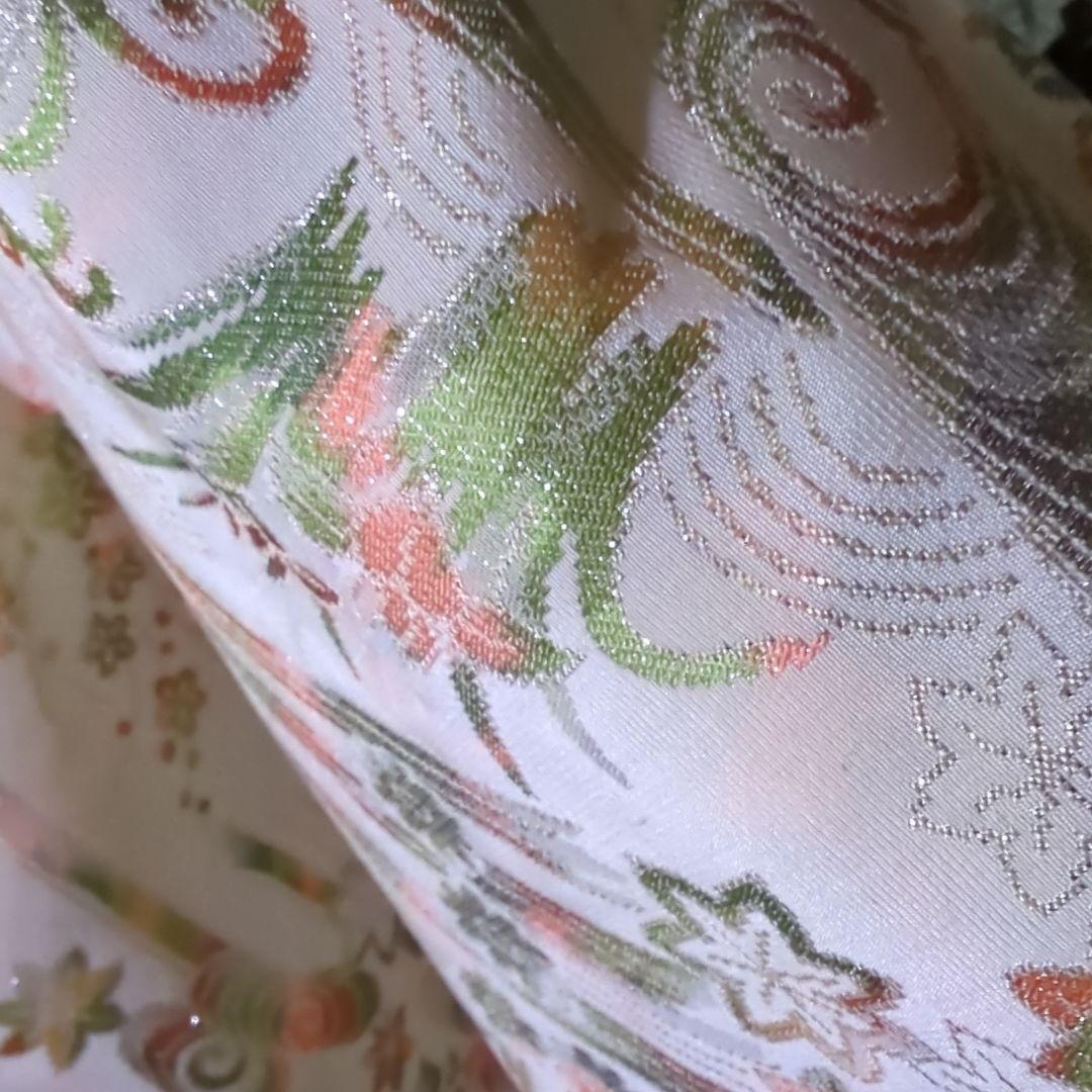 生成り色の地にきらきらと煌めきが美しいアンティークのマジョリカお召のお着物です