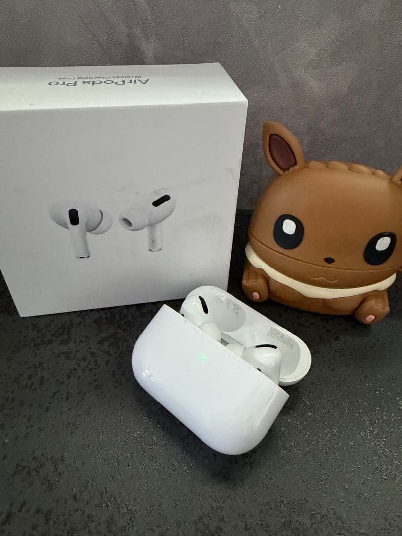 【美品】AirPods Pro 本体+付属品完備+ポケモン イーブイのケース付き