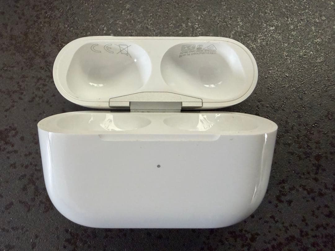 【美品】AirPods Pro 本体+付属品完備+ポケモン イーブイのケース付き