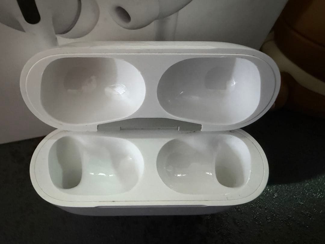 【美品】AirPods Pro 本体+付属品完備+ポケモン イーブイのケース付き