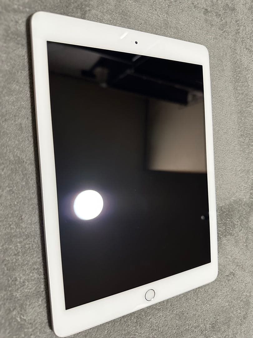 ぱる　Apple iPad 第6世代 32GBホワイト 本体