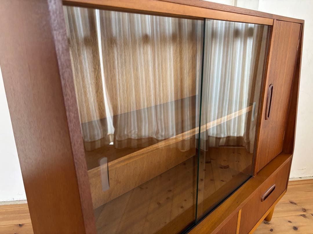 北欧ヴィンテージ　イギリス　ガラスキャビネット