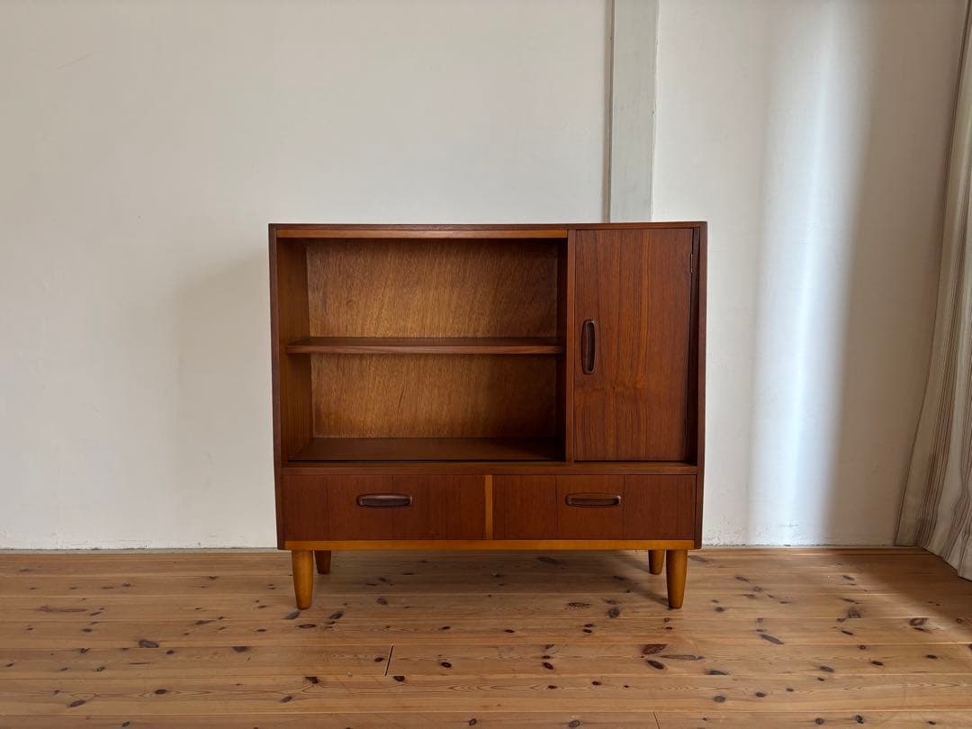 北欧ヴィンテージ　イギリス　ガラスキャビネット