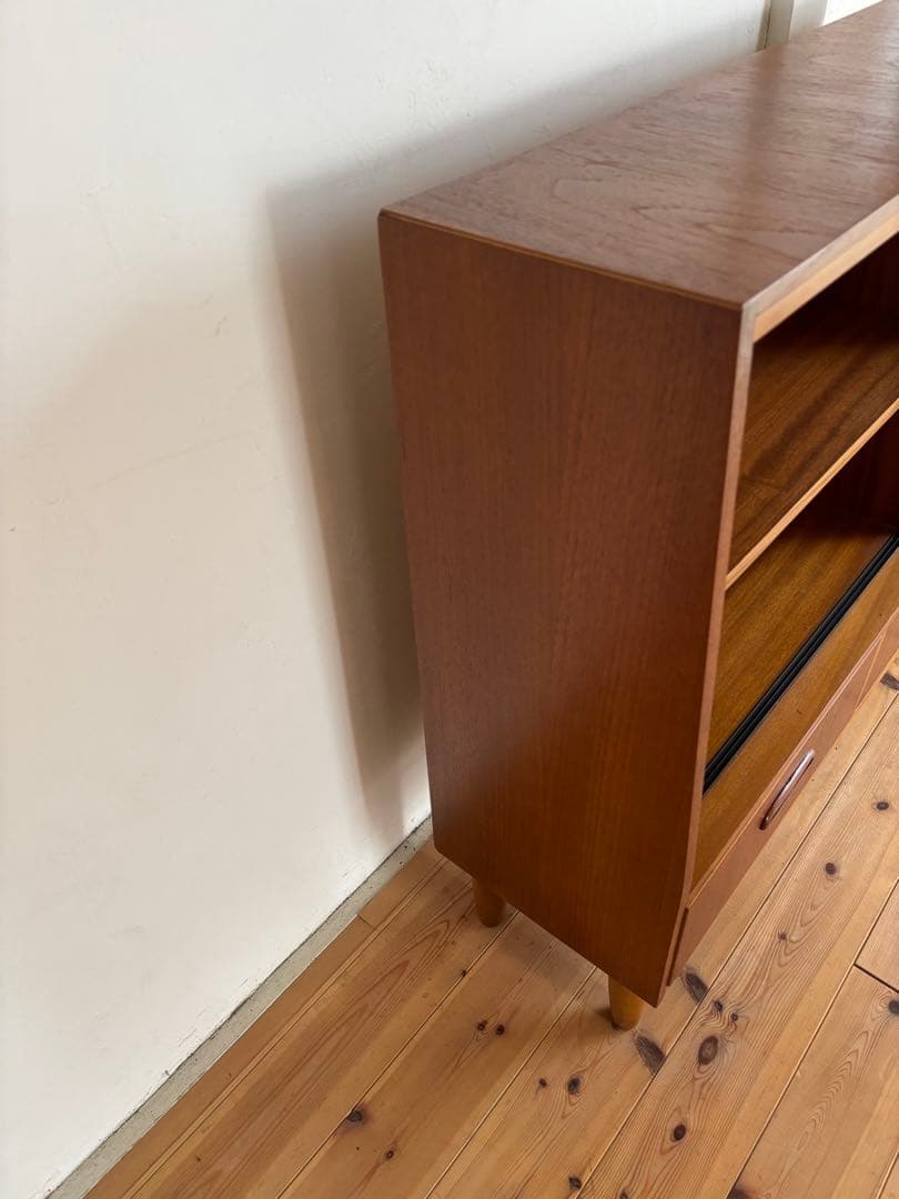 北欧ヴィンテージ　イギリス　ガラスキャビネット