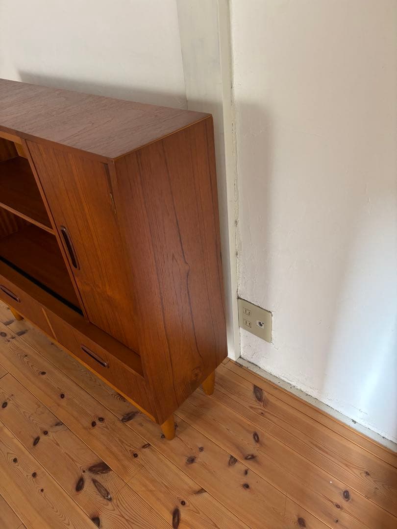 北欧ヴィンテージ　イギリス　ガラスキャビネット