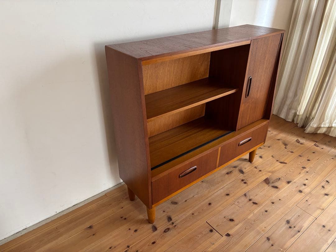 北欧ヴィンテージ　イギリス　ガラスキャビネット