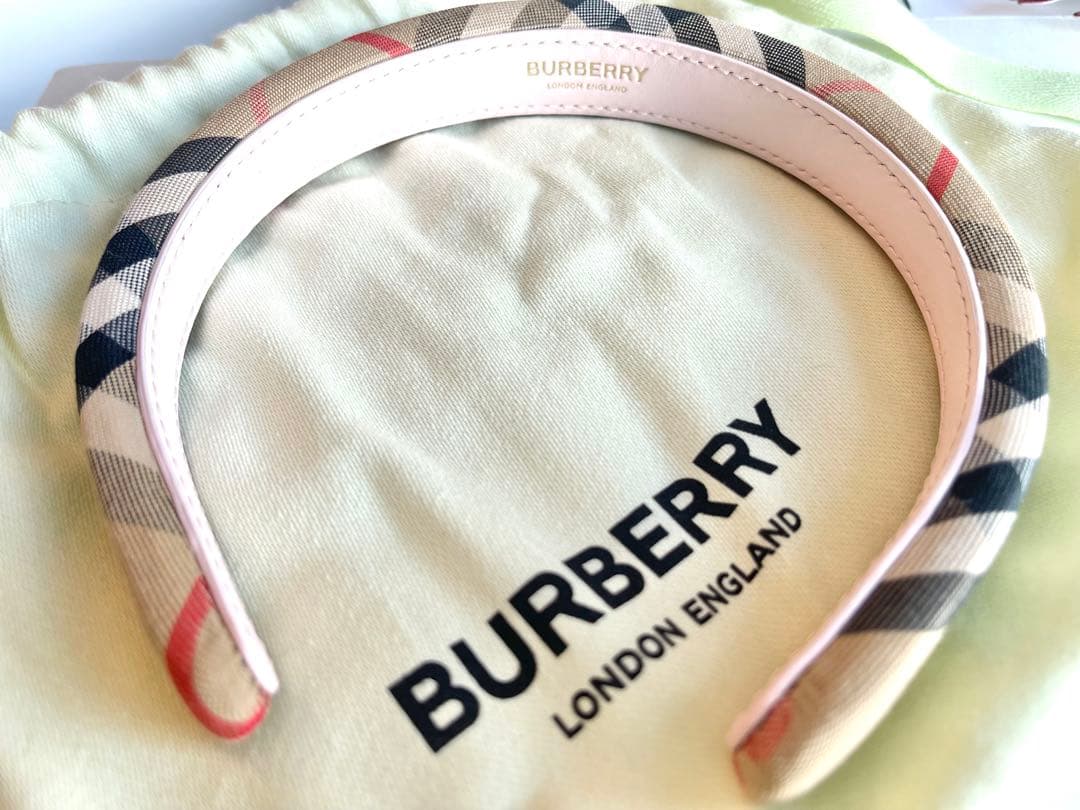 新品　未使用　バーバリー　カチューシャ　タグ付き　袋付き　ヘアバンド