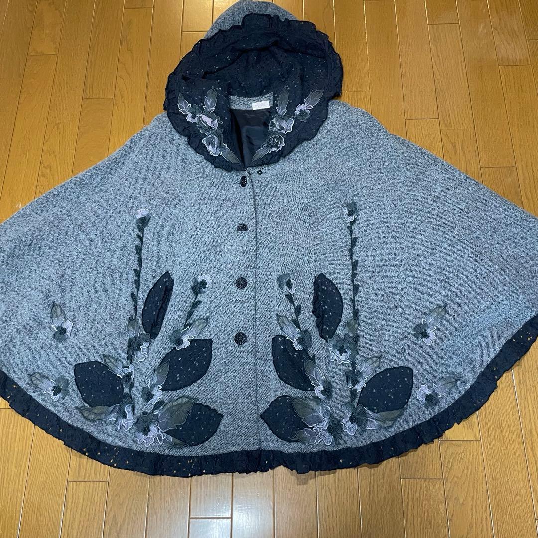 【アトリエまりこ】フード付きケープコート グレー