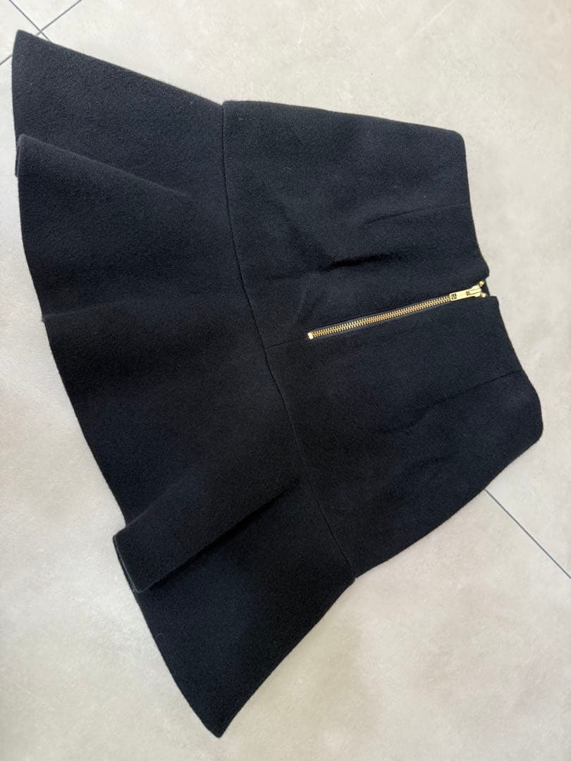 【美品】黒 フレアスカート　 バックZIPウールミニスカート sheller