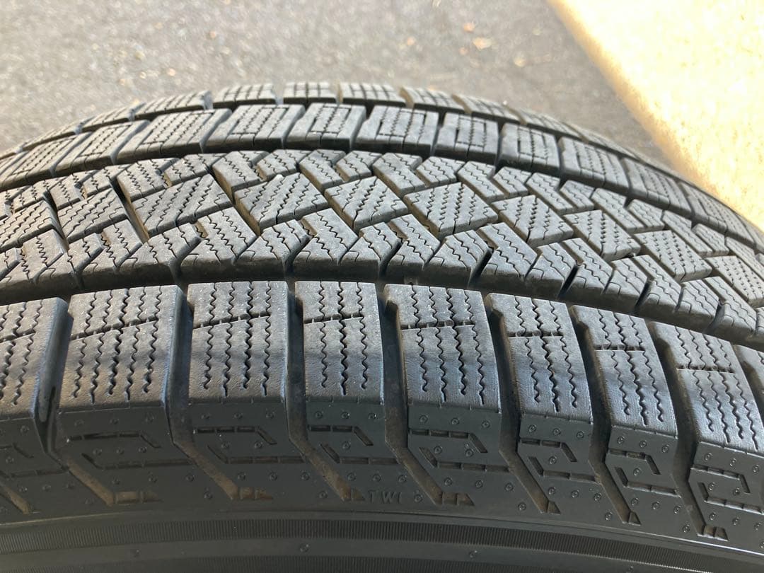 40系アルファード スタッドレスタイヤ ホイールセット 225/65R17
