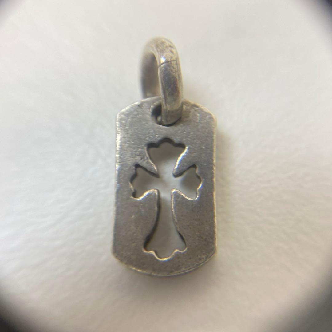 クロムハーツ タイニー カットアウトクロス ドッグタグチャーム