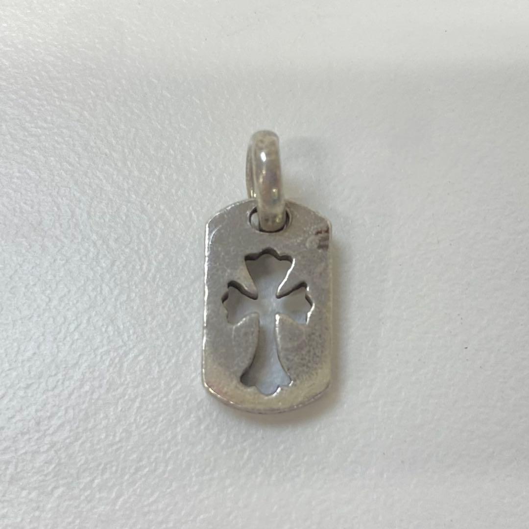 クロムハーツ タイニー カットアウトクロス ドッグタグチャーム