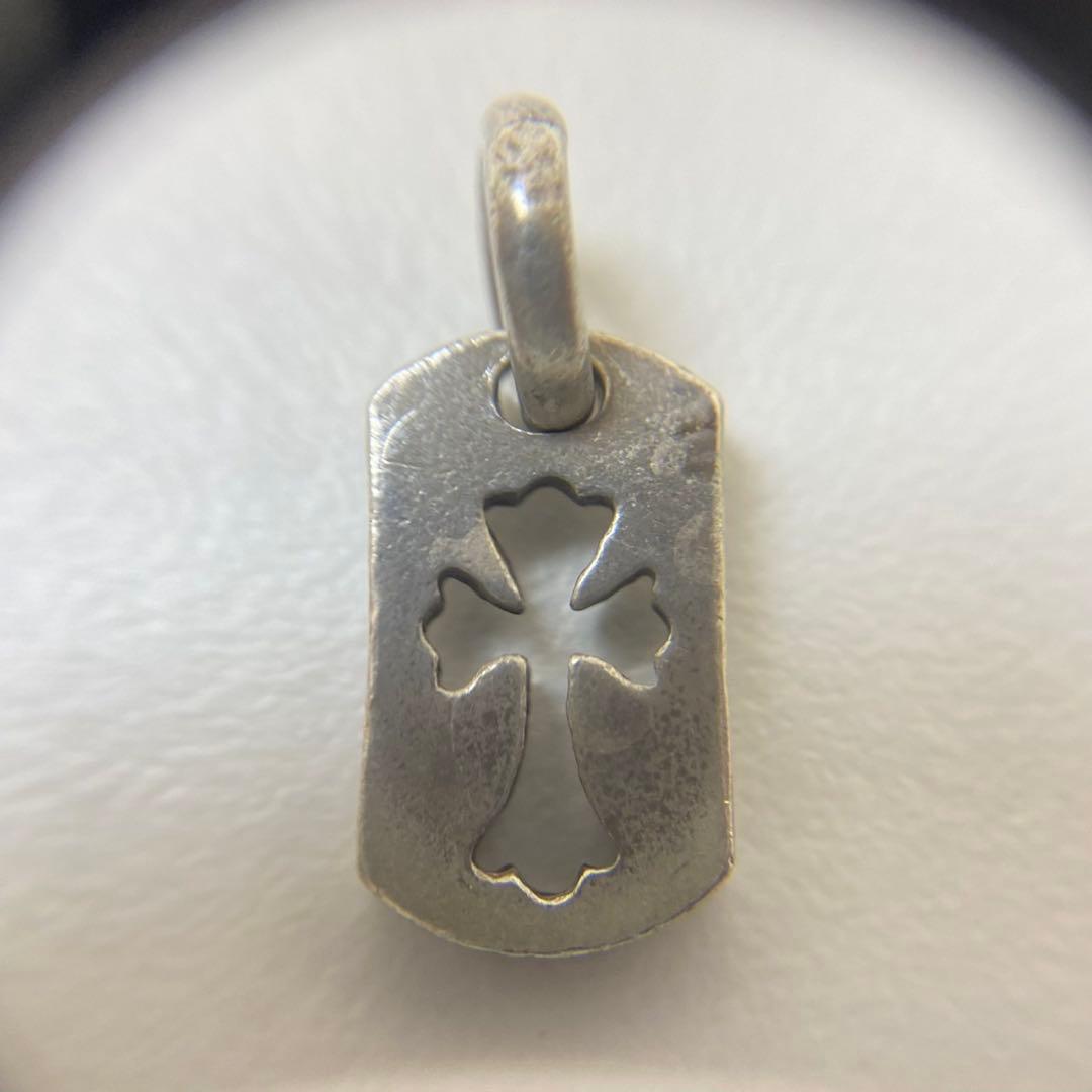 クロムハーツ タイニー カットアウトクロス ドッグタグチャーム