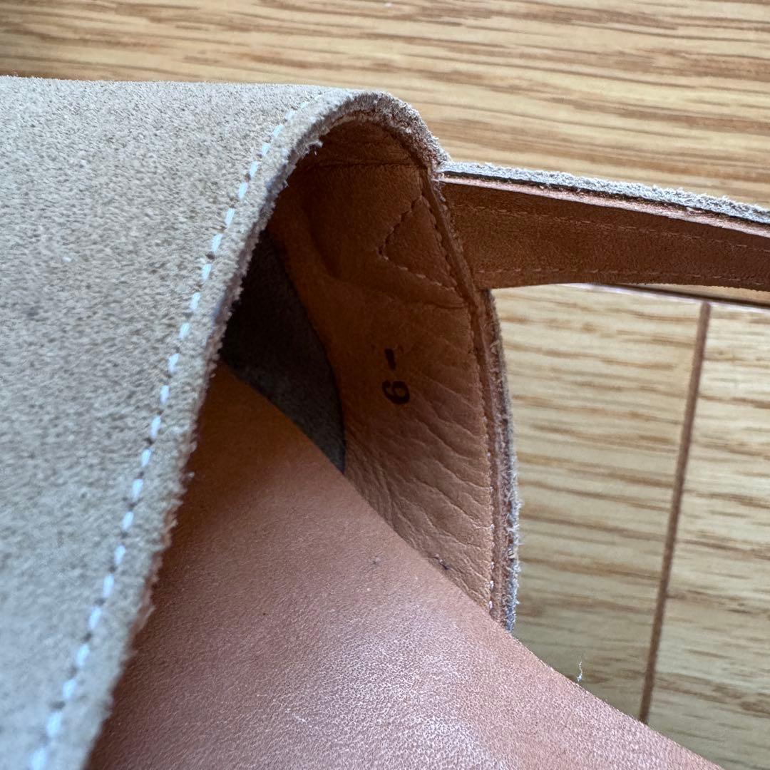 平野靴店 ベージュ スエード ストラップサンダル