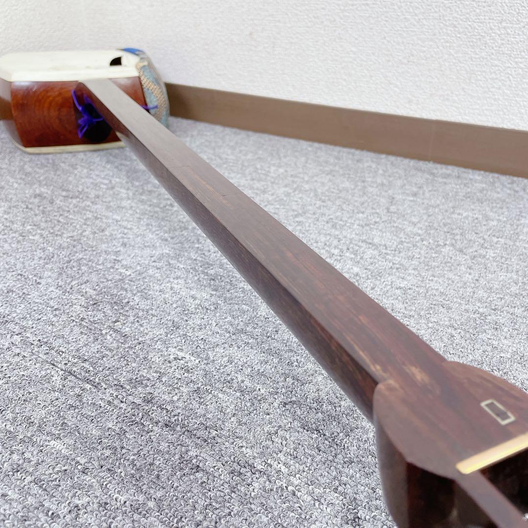 三味線 18K 金細 細棹 紅木 綾杉胴 犬皮 一本溝 東さわり