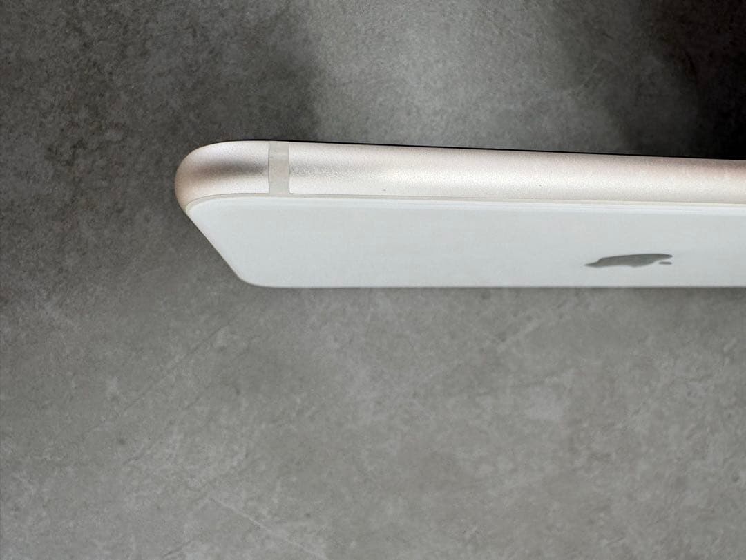 iPhone SE3 128GB SIMフリー スターライト　白　付属品付