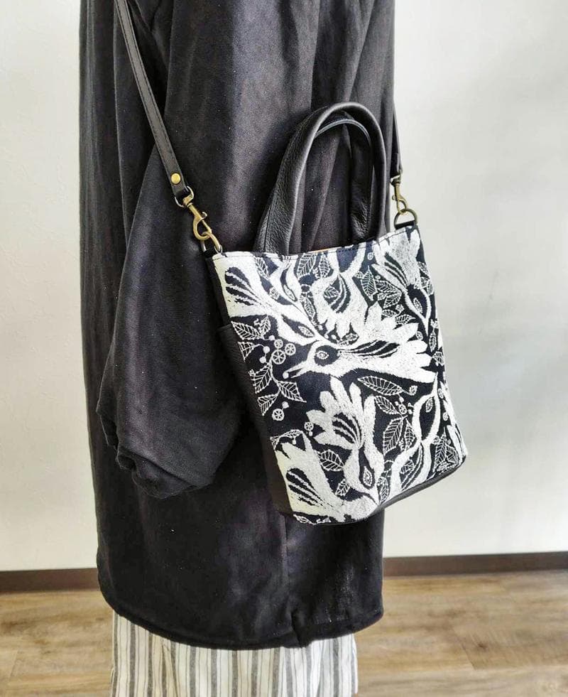 ミナペルホネン/carnival　カーニバルネイビー/バケツ型トート本革