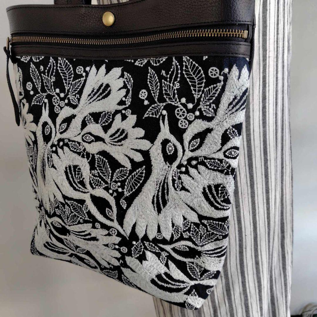 ミナペルホネン/carnival　カーニバルネイビー/バケツ型トート本革