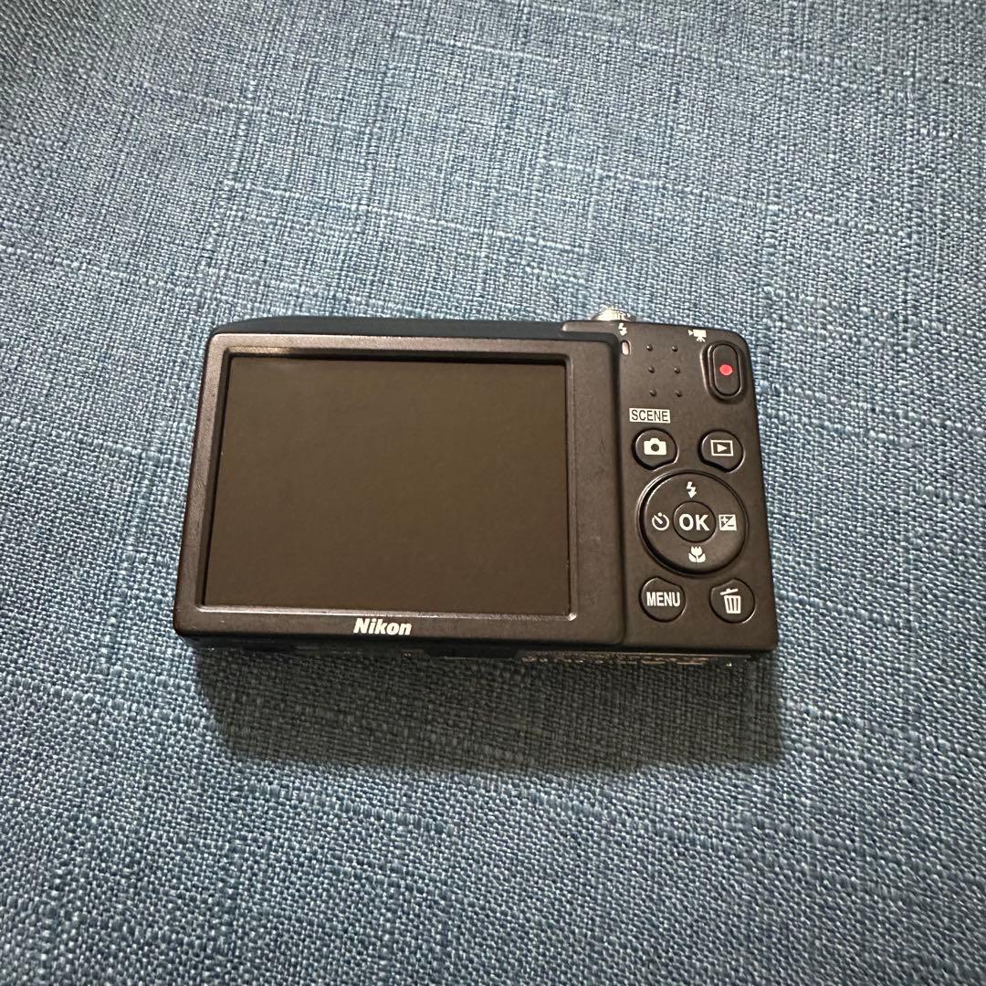 お値下げ中❗️nikon coolpixA100 シルバー デジカメ コンデジ