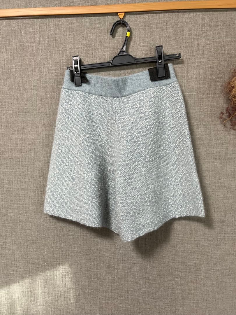 Apart byの今季の新作アンゴラウールツイードカーディガンとショートパンツ