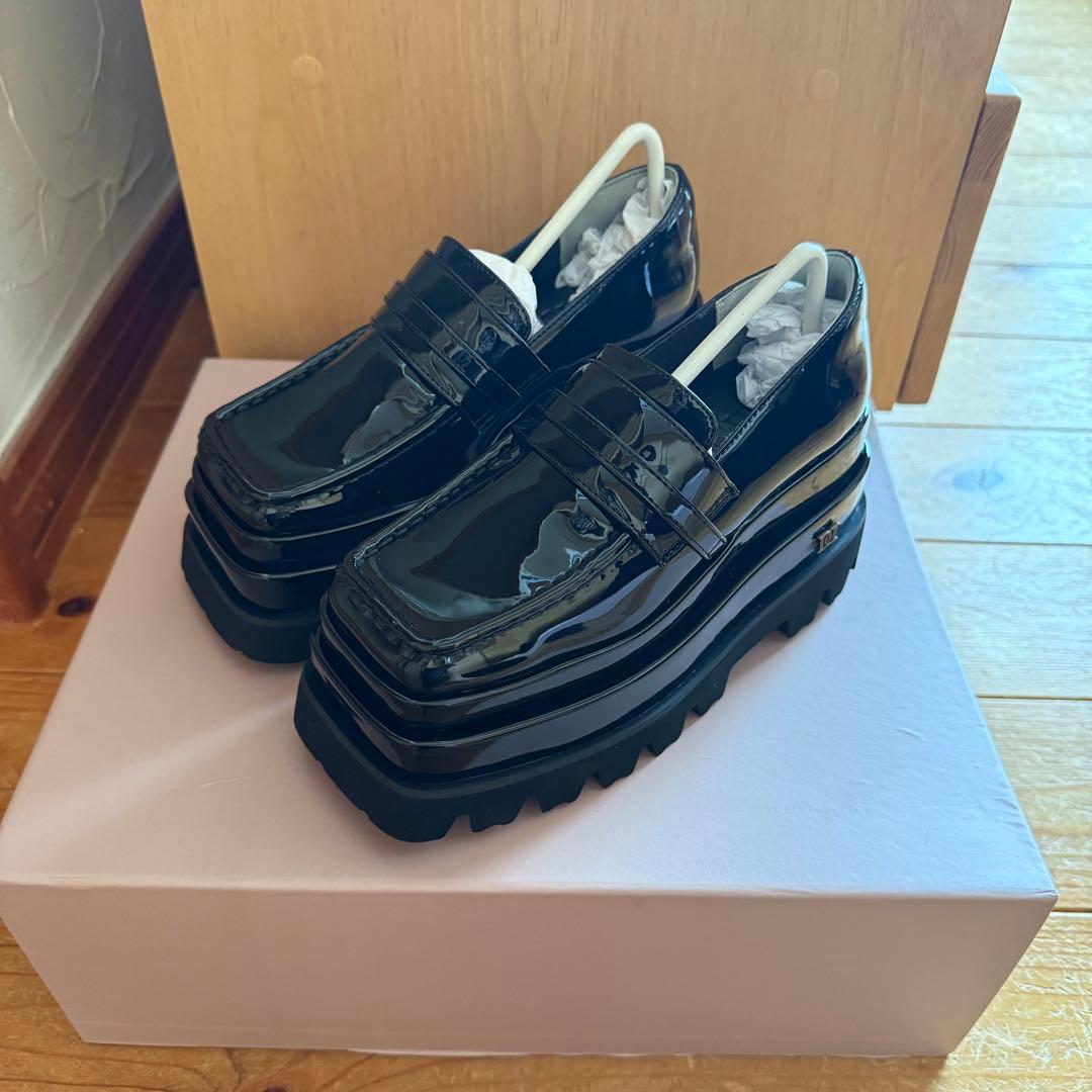 【美品】ダーリッチ　エナメルプラットフォームローファー　XS ブラック