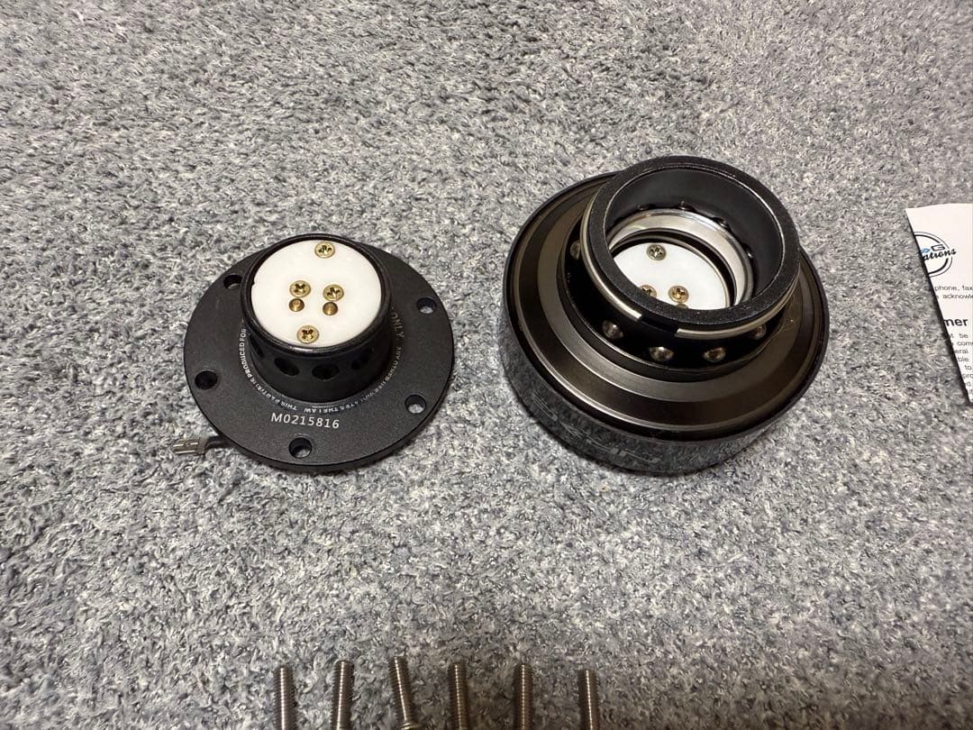 NRG ステアリング　クイックリリース　カーボン