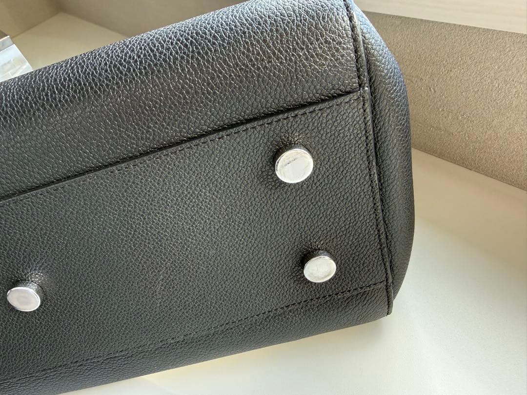 SAINT LAURENT ブラックハンドバッグ