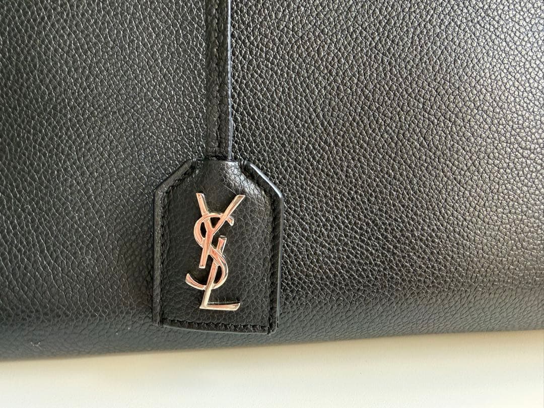 SAINT LAURENT ブラックハンドバッグ