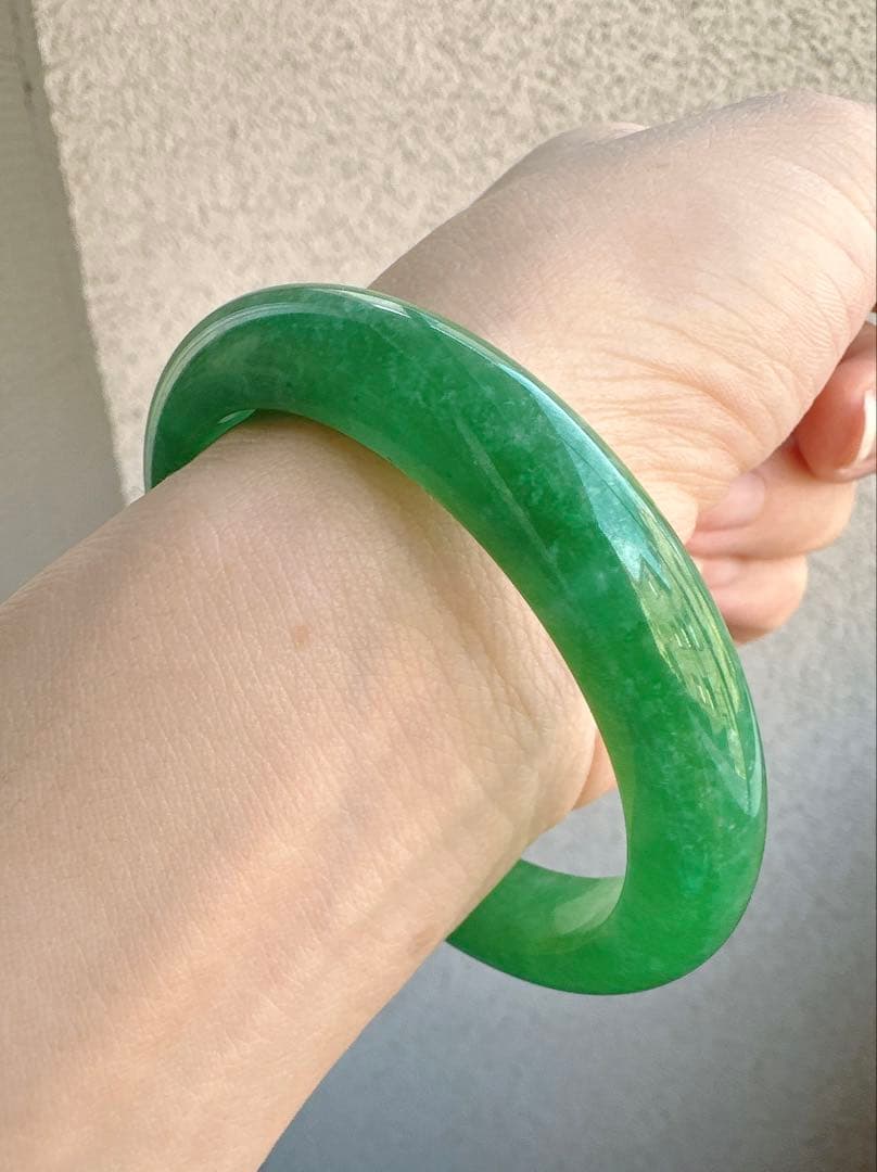 深いグリーン　緑翡翠　Ａランクヒスイバングル